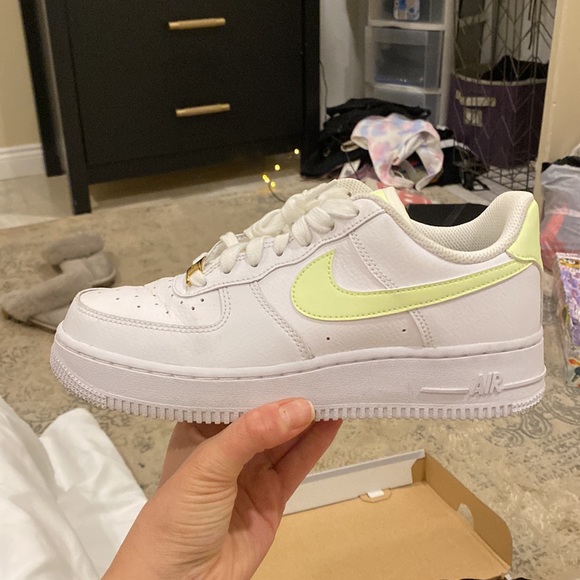 nike Air Force 1 - lime green check mark - Picture 2 of 3